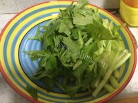 家常菜芹菜土豆丝做法图解1)