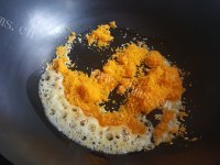 美味咸蛋黄焗红薯做法图解5)