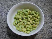 家常菜洋葱炒毛豆做法图解2)