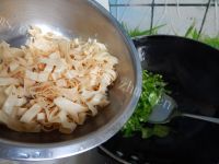 家常菜辣椒炒豆皮做法图解5)