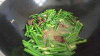 易做的蒜苔炒肉做法图解5)