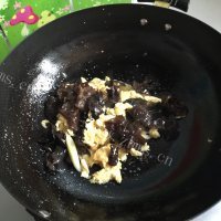 五味俱全的木耳炒鸡蛋做法图解7)
