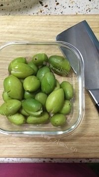 香脆爽口腌橄榄做法图解1)