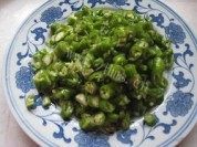 香喷喷的青椒炒蛋做法图解3)