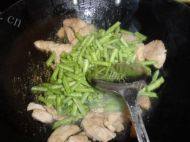 豆角炒瘦肉做法图解3)
