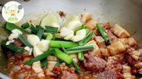 人间美味般的无油红烧肉做法图解5)