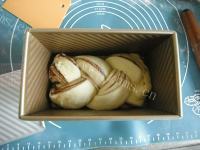 美味的奶香红豆沙吐司做法图解11)