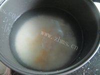 健康美食之皮蛋瘦肉粥做法图解1)