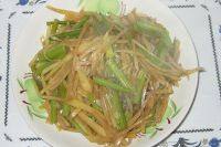 美味的芹菜炒土豆丝做法图解7)
