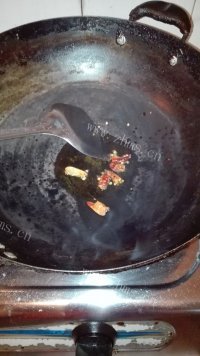 营养丰富的板栗烧排骨做法图解4)