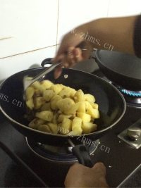 家常菜炒土豆做法图解4)