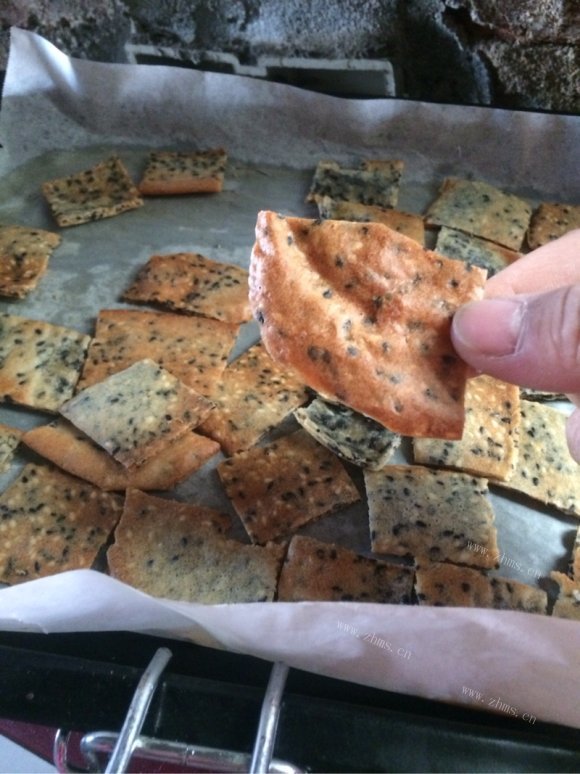 色味俱佳的芝麻薄脆饼