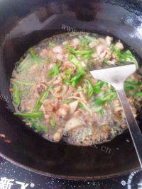 家常菜平菇炒肉做法图解12)