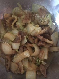 妈妈做大白菜炖五花肉做法图解7)