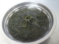 美味的金针菇拌海带丝做法图解1)