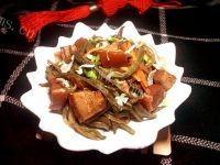 家常菜红烧肉炖干豆角
