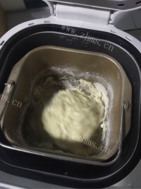 芳香四溢的葡萄干面包做法图解2)