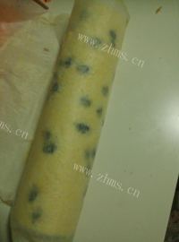 自制葡萄干蛋糕卷做法图解14)