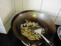 黄豆炒肉皮做法图解2)
