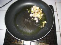 家常菜芹菜炒土豆片做法图解5)