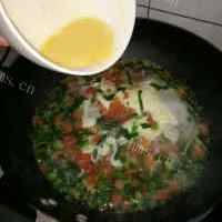 健康不用油的西红柿鸡蛋汤的做法图解三