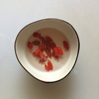 热腾腾的羊肉白萝卜汤做法图解2)