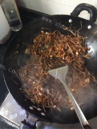 美味的香辣肉丝花生咸菜做法图解4)