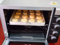 自制红豆小餐包做法图解13)