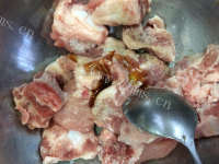 美味的生炒排骨做法图解2)