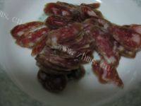 酥嫩腊肠炒芹菜做法图解4)