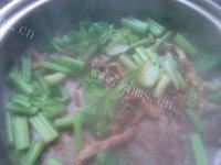 肉丝炒芹菜自制做法图解13)