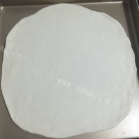 美味的芝心米肠披萨做法图解7)