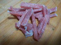 家常的肉丝炒蒜苗做法图解2)