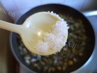 美味的九层塔炒薄壳做法图解6)