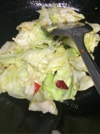 色香味浓的手撕包菜做法图解5)