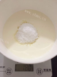 好吃的芒果慕斯做法图解4)