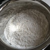 自制椰蓉小面包做法图解2)