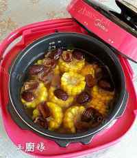 美味粟米红枣排骨汤做法图解13)