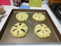 自制红豆面包做法图解12)