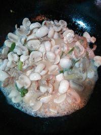 家常菜口蘑肉片