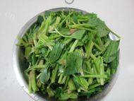 味道十足的凉拌菠菜做法图解2)