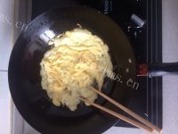 色香味俱全的蛋炒饭做法图解2)