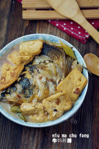独特的鱼头炖豆腐