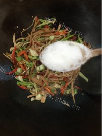 家常菜香辣豆干做法图解7)