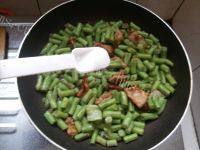 味道不错的豆角炒肉片做法图解4)