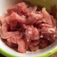 好吃的辣椒炒肉丝做法图解1)