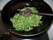 素炒四季豆做法图解7)