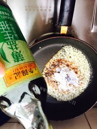 美味的蒜蓉大虾粉丝做法图解9)