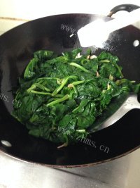 家常菜蒜香菠菜做法图解8)