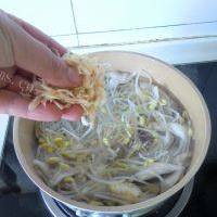虾皮油豆腐黄豆芽汤的做法图解九